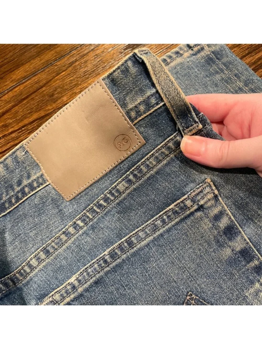 AG Matchbox Slim Straight Jean 32x34 Light Wash Dirty Distressed Grunge Sample
